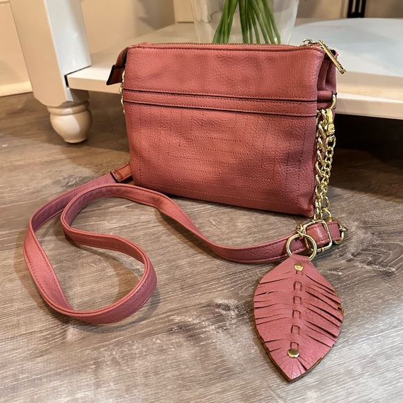 🌸Steve Madden Blush Mauve Crossbody Purse with Gold Spike Accents🌸 - Picture 4 of 16